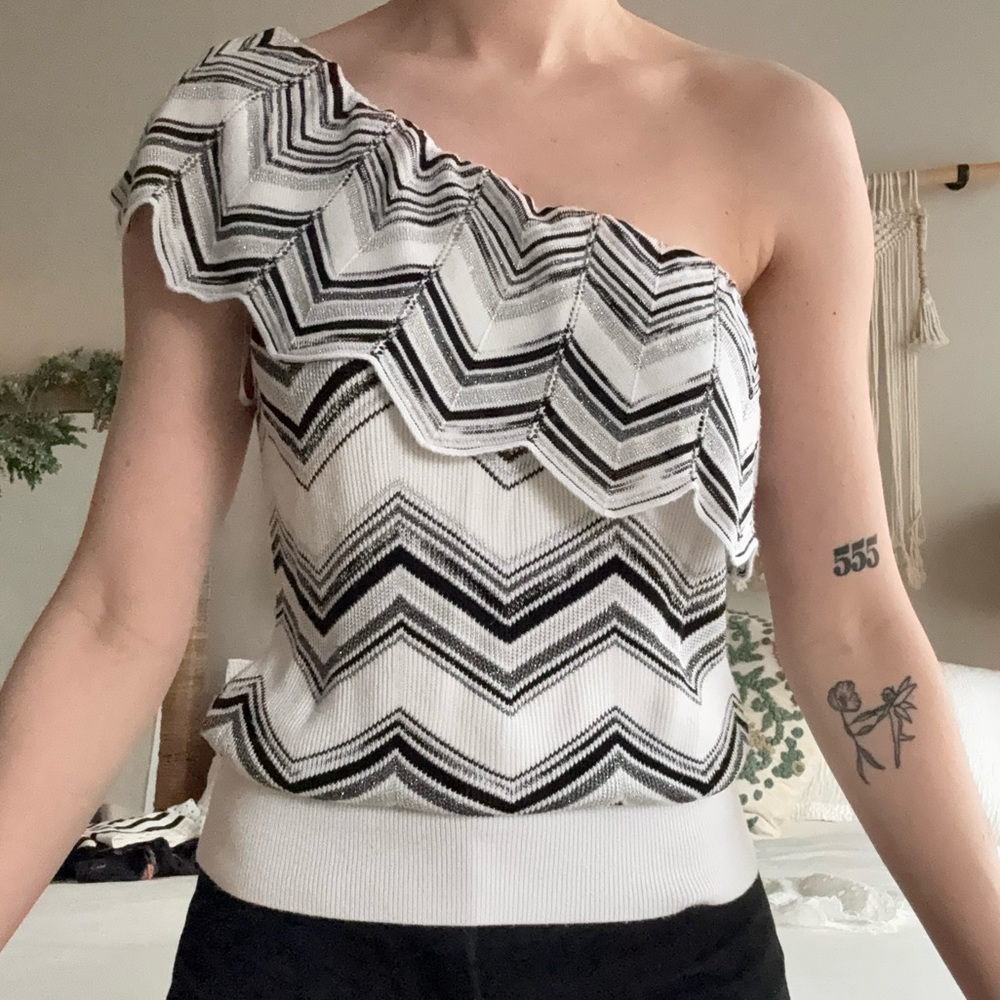 Y2K One Shoulder Ruffle Top - Picture 2 of 6